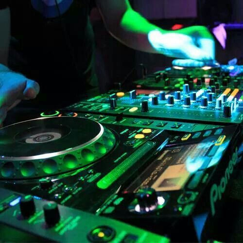 Turntable in green light